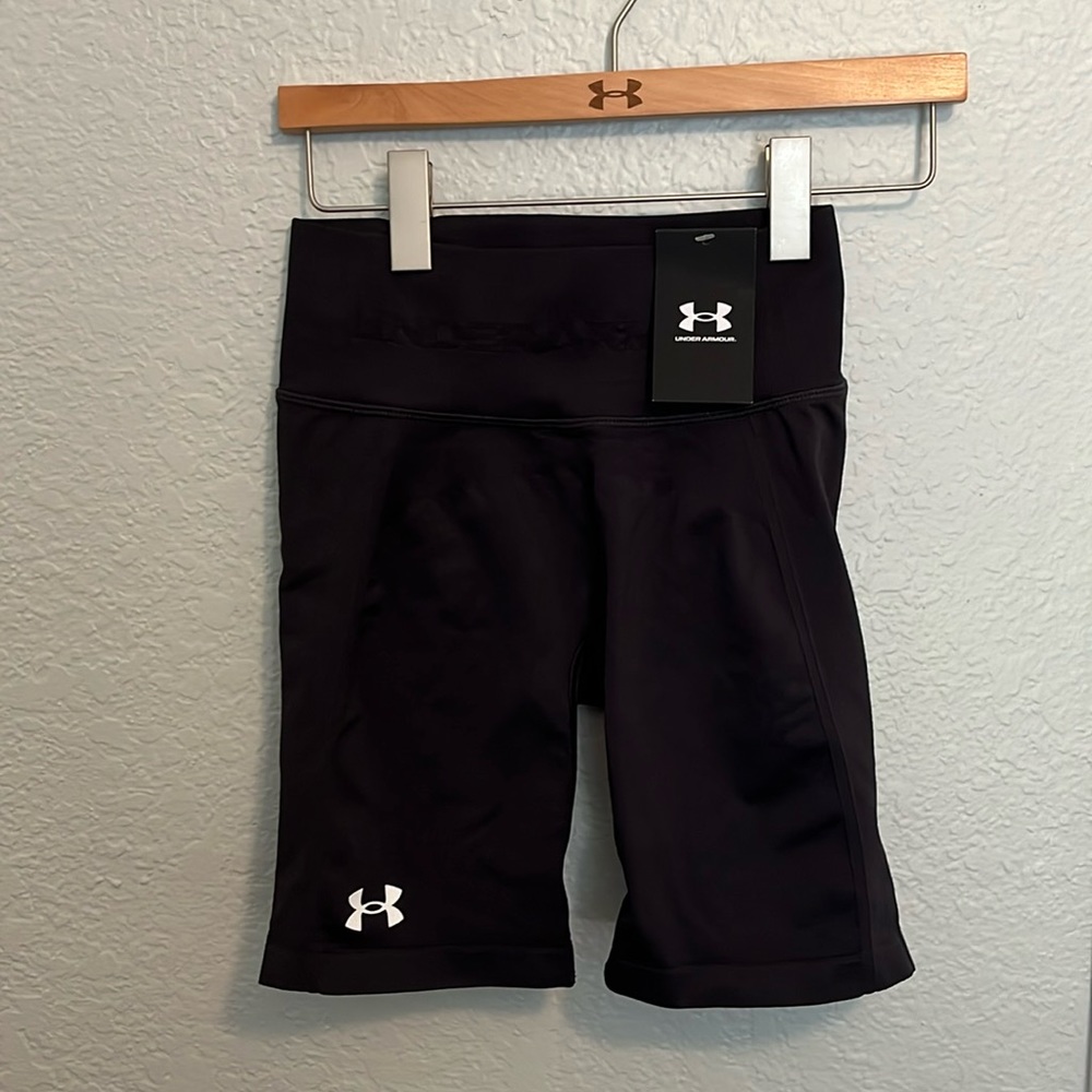 NEW Women’s Under Armour Train Seamless Short